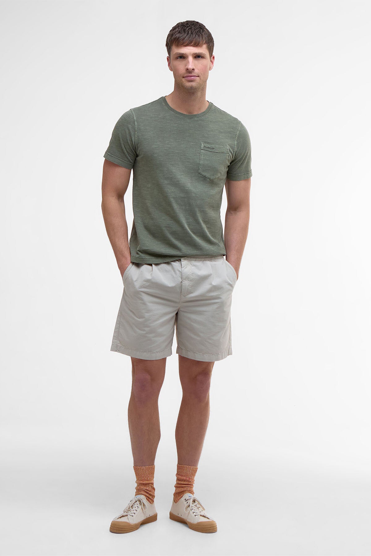 Pigmentgefärbtes T-Shirt mit Brusttasche